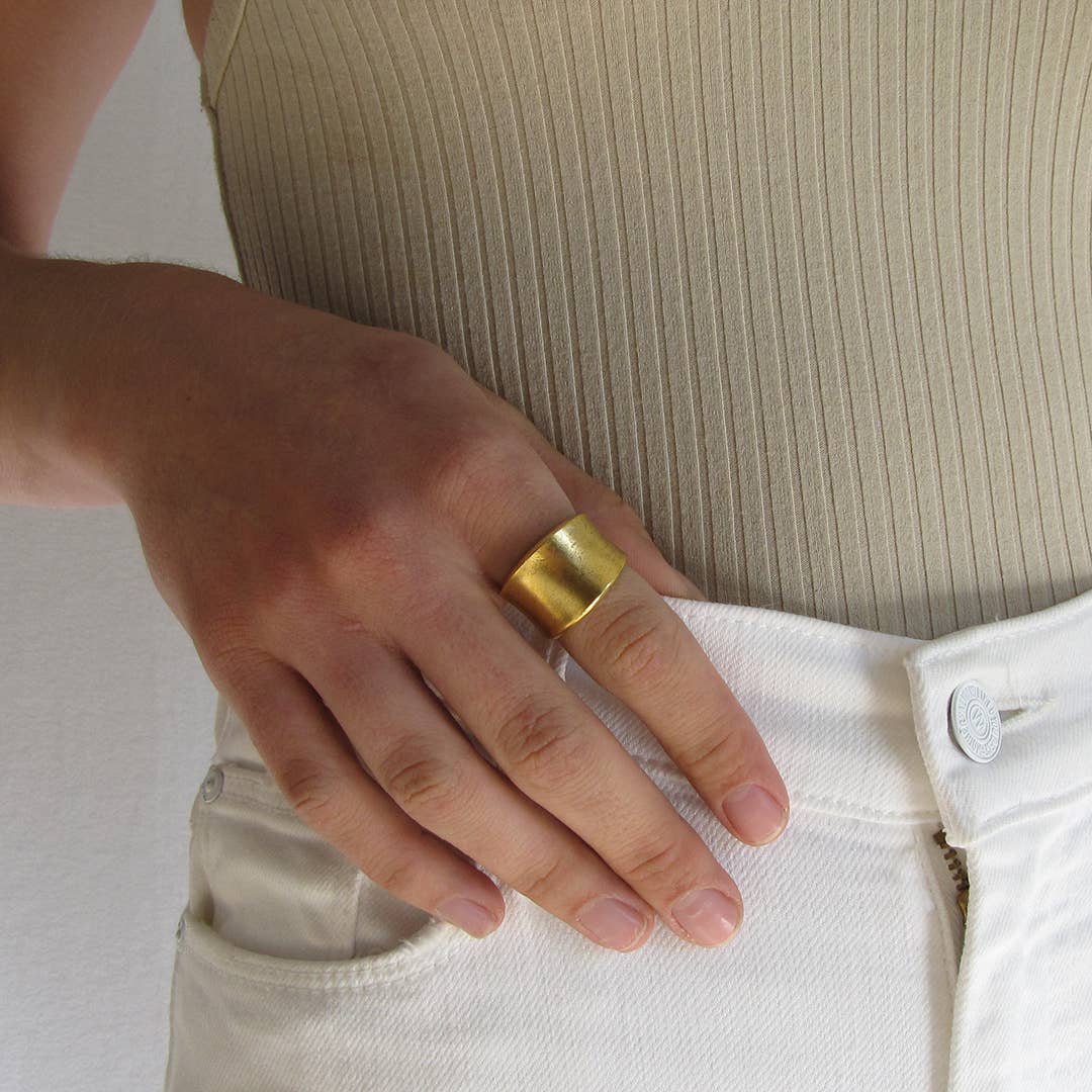 Antique Gold Concave Band Ring