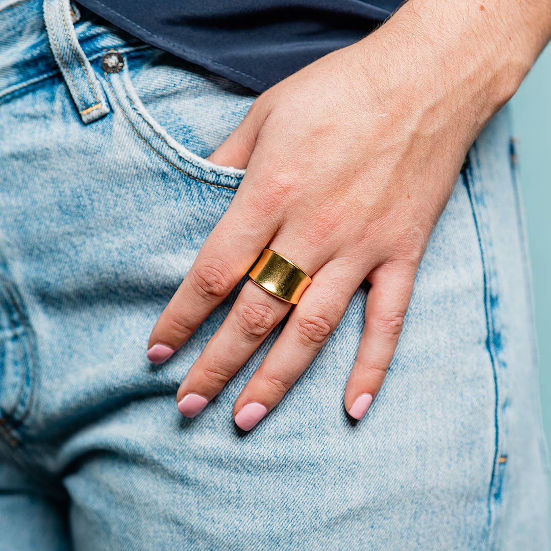 Antique Gold Concave Band Ring